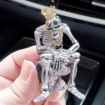 Ароматизатор за кола Skeleton, Таблетки за ароматерапия Череп със златна верига Desperate Crown, Дифузор за кола, Изход за климатик с щипка