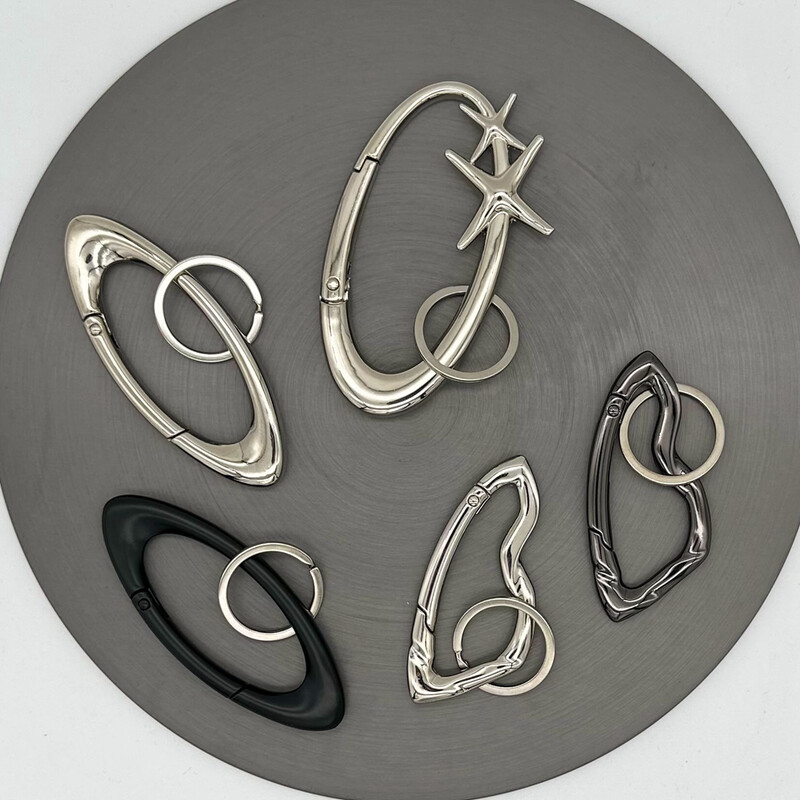 Y2K Punk Star Oval Essential Icon Carabiner Keychain Ax Shaped Mountaining Car Keyoring Gothic Backpack Decor Korean Fashion