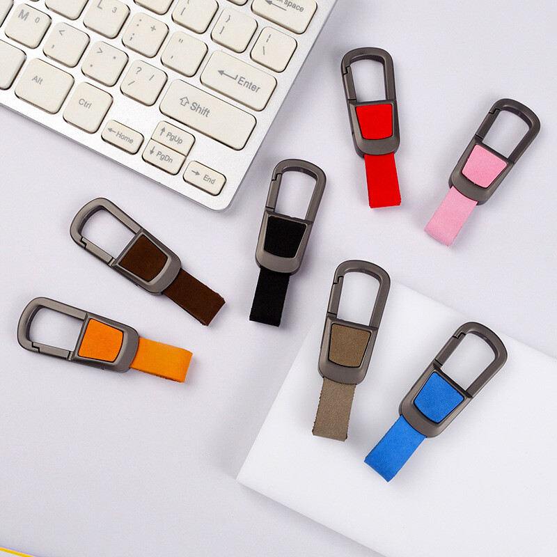 Automašīnas atslēgu piekariņš no īstas ādas Automašīnas atslēgu piekariņš, piekarināms atslēgu turētājs, moderns melns metālisks biznesa sieviešu vīriešu atslēgu piekariņi dāvana