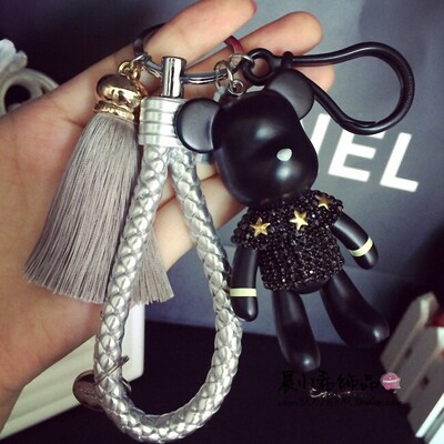 2021. gada modes Bomgom Pušķi multfilma Popobe Drūmais Lācis Atslēgu piekariņš Mīlīgs somas piekariņa turētājs multfilmas sveķu atslēgu piekariņš