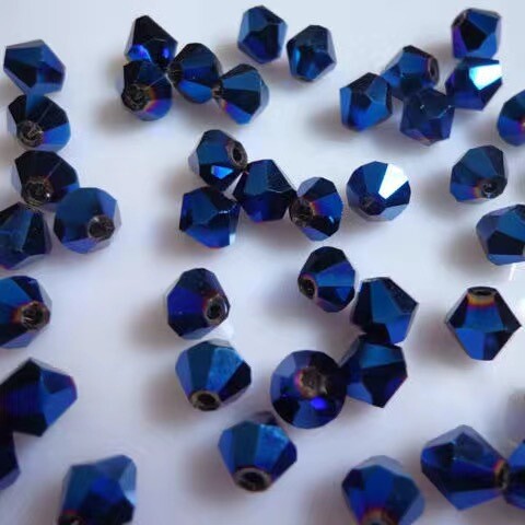 DIY juvelierizstrādājumu aksesuāri diametrs 4mm romba krāsaina kristāla stikla smailas krelles ar rokām darinātas krelles rokassprādzes matadata aksesuāri