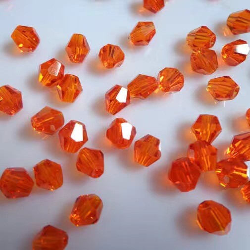 DIY juvelierizstrādājumu aksesuāri diametrs 4mm romba krāsaina kristāla stikla smailas krelles ar rokām darinātas krelles rokassprādzes matadata aksesuāri