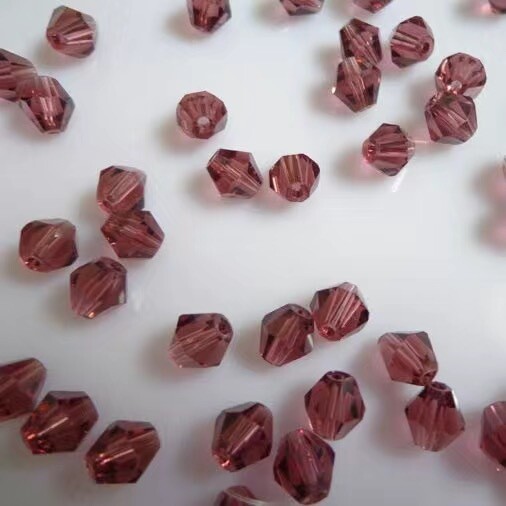 DIY juvelierizstrādājumu aksesuāri diametrs 4mm romba krāsaina kristāla stikla smailas krelles ar rokām darinātas krelles rokassprādzes matadata aksesuāri