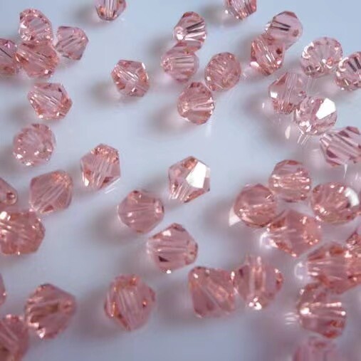 DIY juvelierizstrādājumu aksesuāri diametrs 4mm romba krāsaina kristāla stikla smailas krelles ar rokām darinātas krelles rokassprādzes matadata aksesuāri