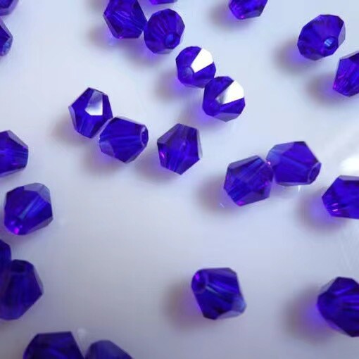 DIY juvelierizstrādājumu aksesuāri diametrs 4mm romba krāsaina kristāla stikla smailas krelles ar rokām darinātas krelles rokassprādzes matadata aksesuāri