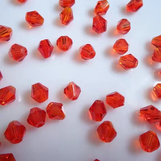 DIY juvelierizstrādājumu aksesuāri diametrs 4mm romba krāsaina kristāla stikla smailas krelles ar rokām darinātas krelles rokassprādzes matadata aksesuāri