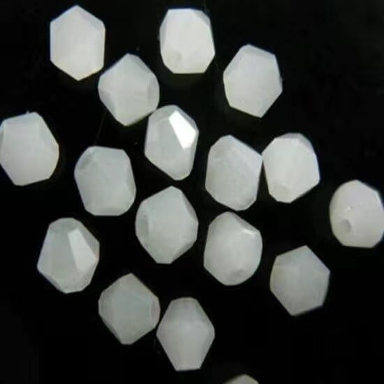 DIY juvelierizstrādājumu aksesuāri diametrs 4mm romba krāsaina kristāla stikla smailas krelles ar rokām darinātas krelles rokassprādzes matadata aksesuāri