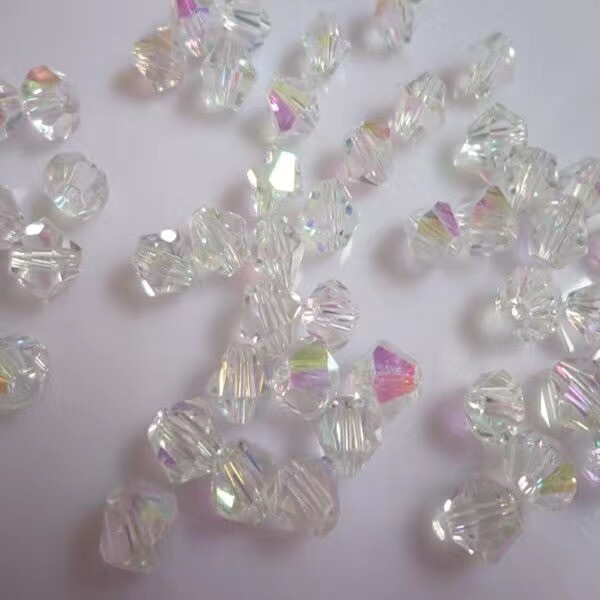 DIY juvelierizstrādājumu aksesuāri diametrs 4mm romba krāsaina kristāla stikla smailas krelles ar rokām darinātas krelles rokassprādzes matadata aksesuāri