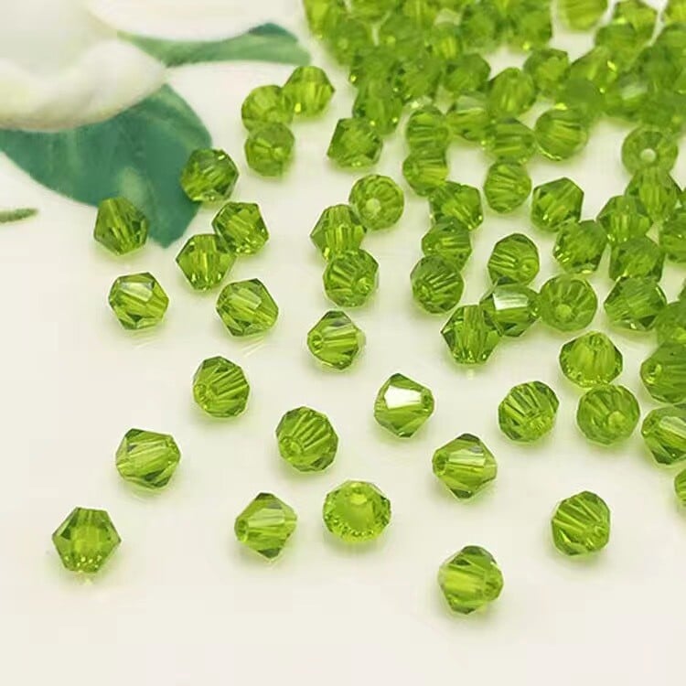 DIY juvelierizstrādājumu aksesuāri diametrs 4mm romba krāsaina kristāla stikla smailas krelles ar rokām darinātas krelles rokassprādzes matadata aksesuāri