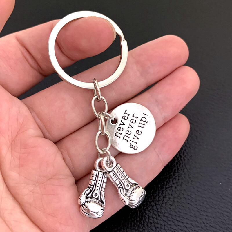 Bijuterii cu farmec pentru mănuși de box, cadouri de box, breloc de box, accesoriu pentru mașină, breloc din metal, cadouri pentru boxeri, farmecul să nu renunți niciodată