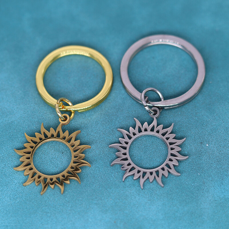 Nedar roku darbs saules simbola atslēgu piekariņš sievietēm vīriešiem nerūsējošā tērauda atslēgu piekariņš Talisman rotaslietas kulons atslēgu piekariņš metāla pārim