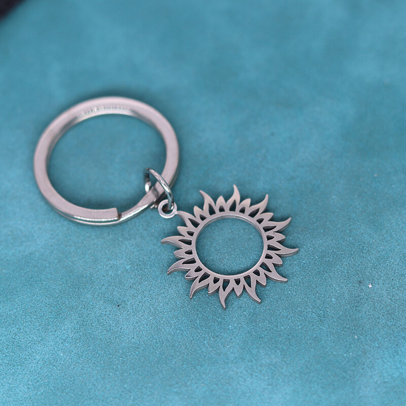 Nedar roku darbs saules simbola atslēgu piekariņš sievietēm vīriešiem nerūsējošā tērauda atslēgu piekariņš Talisman rotaslietas kulons atslēgu piekariņš metāla pārim