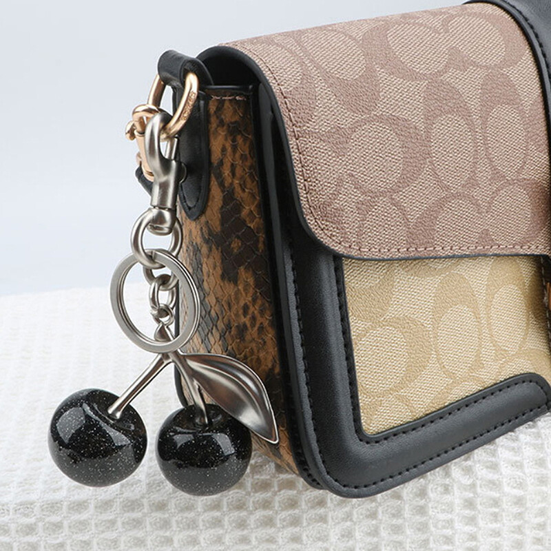 1 gab. Automašīnas ceļojumu soma piekariņi Vasaras ķiršu kulons atslēgu piekariņš melns ķiršu atslēgu piekariņš Aksesuāri vīriešiem Sieviešu rotaslietas dāvanas