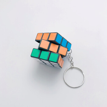 Creative Mini Geometirc 3CM Magic Cube Ключодържател за жени Мъже Забавен пъзел Автомобилна чанта Висулка Ключодържатели Студентски бижута Подарък N808