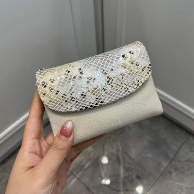 Portofel scurt din piele de vacă, cu model de șarpe, în 10 culori