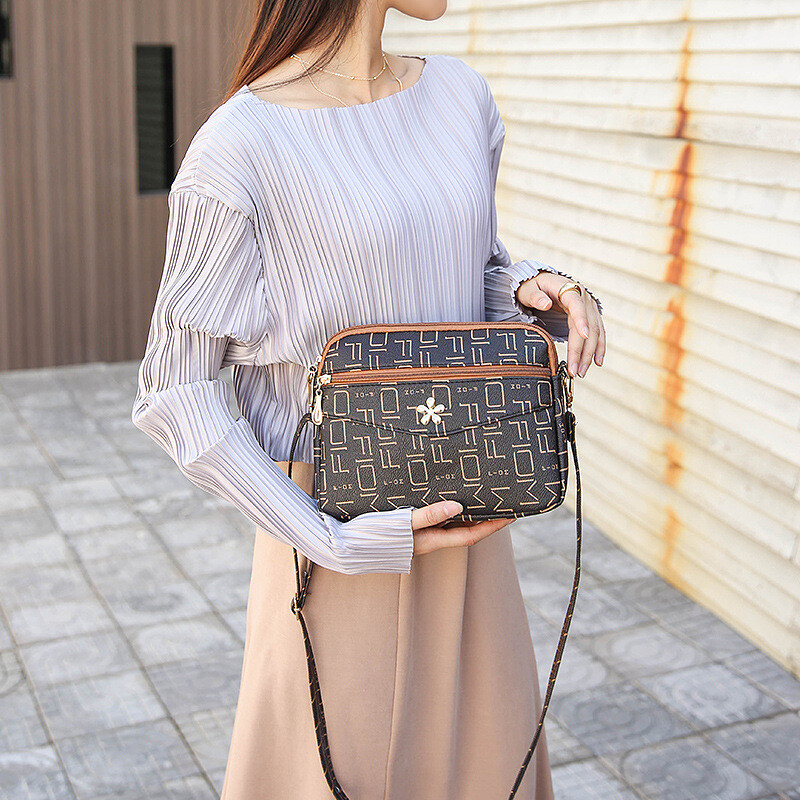 Nova ljetna torba preko ramena visokog kapaciteta za 2024. Modna višeslojna torba Sredovječna ženska ručna torba