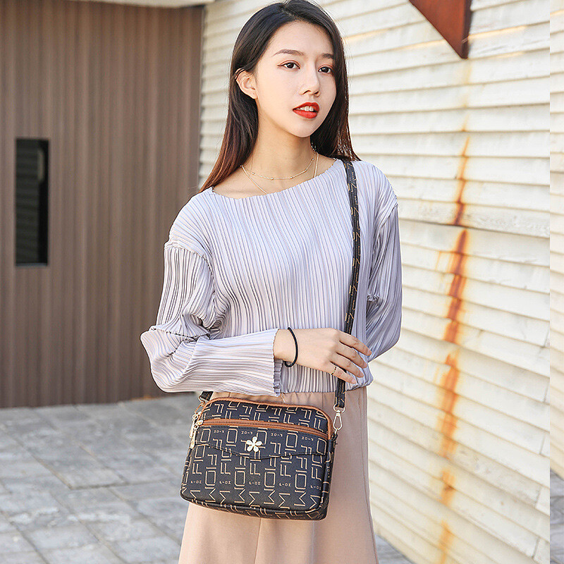 Nova ljetna torba preko ramena visokog kapaciteta za 2024. Modna višeslojna torba Sredovječna ženska ručna torba