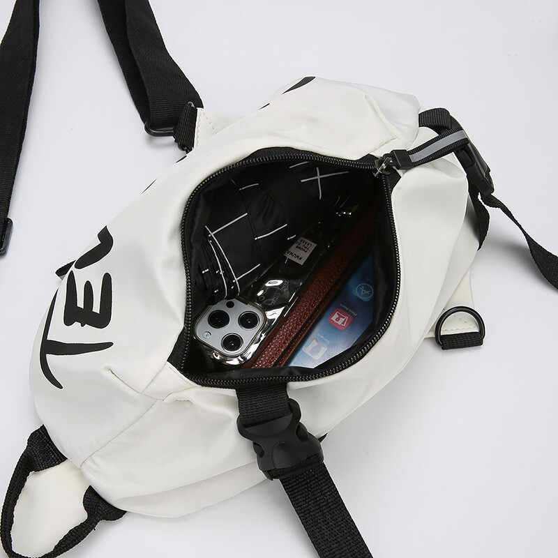 Moderna torba preko ramena velikog kapaciteta za kupovinu i putovanja. Višenamjenska torba za prsa