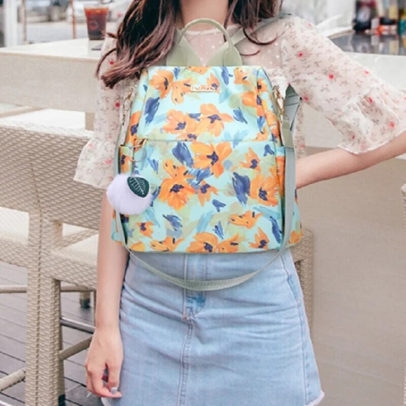 Rucsac imprimat, cu o textura eleganta, de capacitate mare si rucsac usor pentru naveta