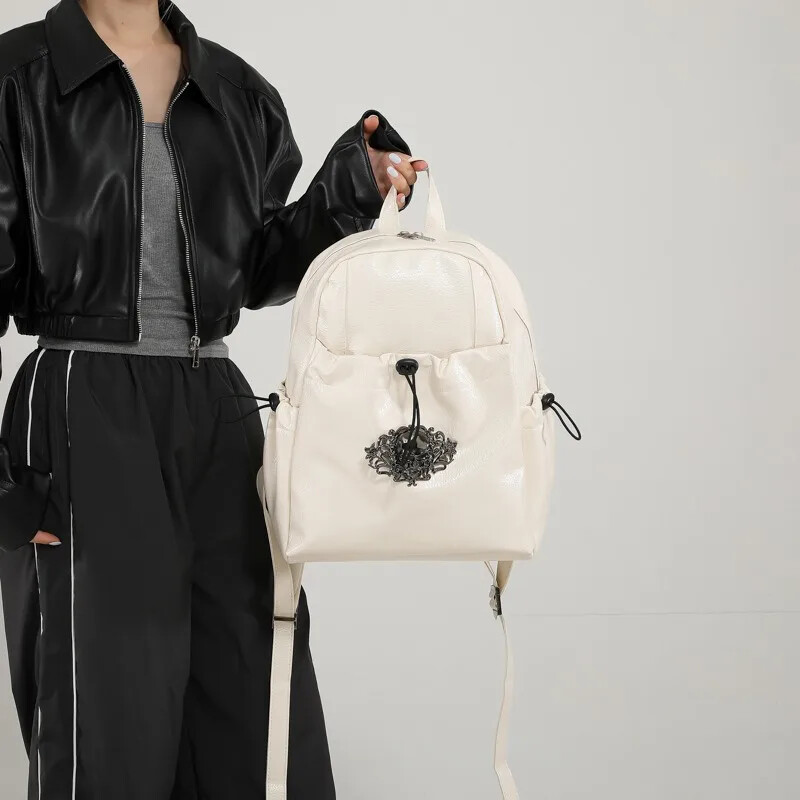 Rucsac din piele PU moale, cu personalitate la modă, stil punk, cu decor metalic cu craniu, pentru utilizare zilnică Rucsacuri mici pentru femei