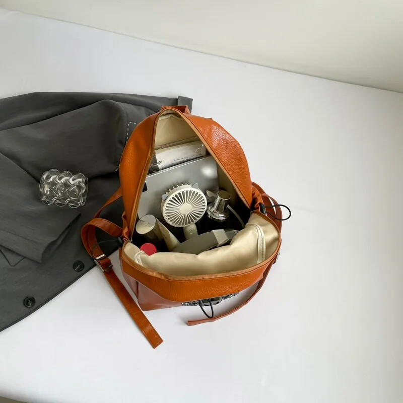 Rucsac din piele PU moale, cu personalitate la modă, stil punk, cu decor metalic cu craniu, pentru utilizare zilnică Rucsacuri mici pentru femei