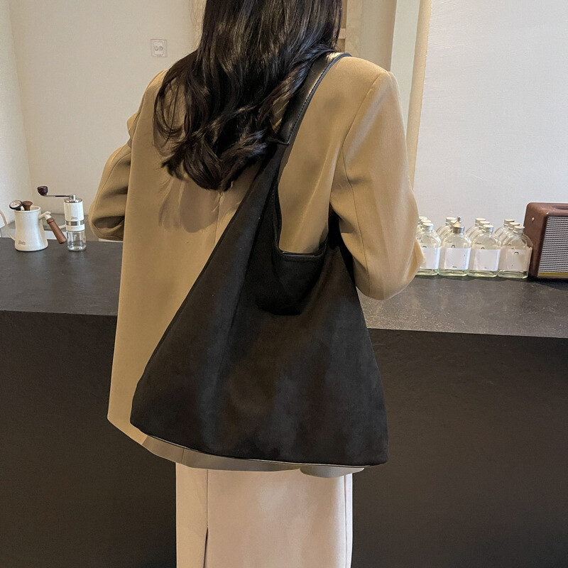 Genți retro pentru femei de toamnă și iarnă, de vânzare fierbinte, geantă de umăr din piele intoarsa, geantă de mare capacitate pentru subrat.