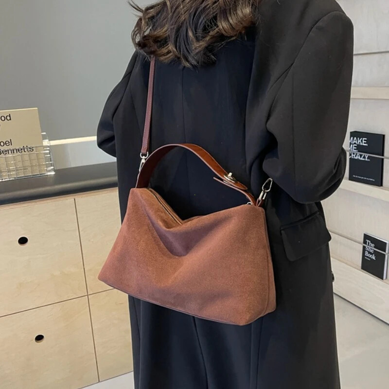 Geantă retro avansată pentru femei 2025, nouă geantă de umăr texturată mată, cu geantă tote de mare capacitate pentru navetă