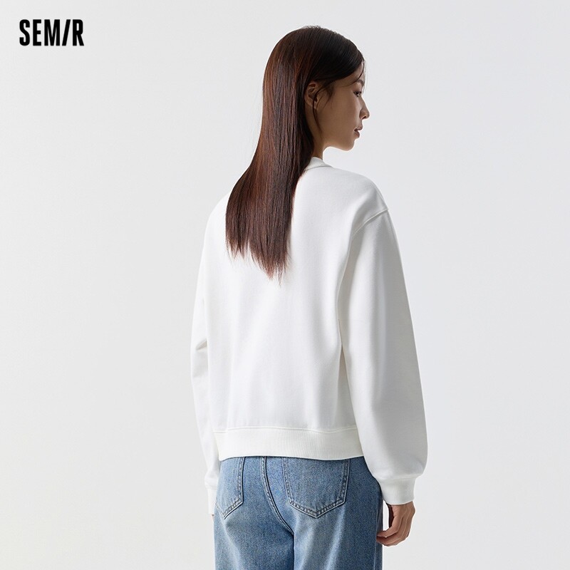 Semir Hoodie Sieviešu Vienkāršs, vienkāršs, brīvs izšūts 2025. gada jauns pavasara sieviešu apģērbs ar nolaižamiem pleciem