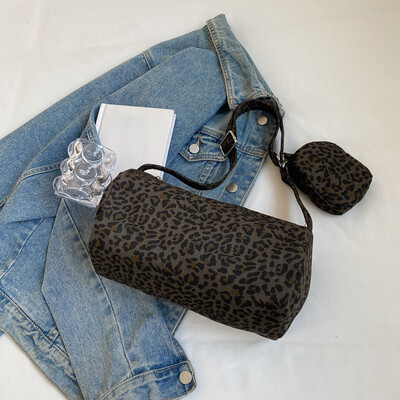 Geantă cu curea de umăr lată Geantă la modă pentru femei, cu un singur umăr, geantă cu pernă cu imprimeu leopard, cu husă pentru bani