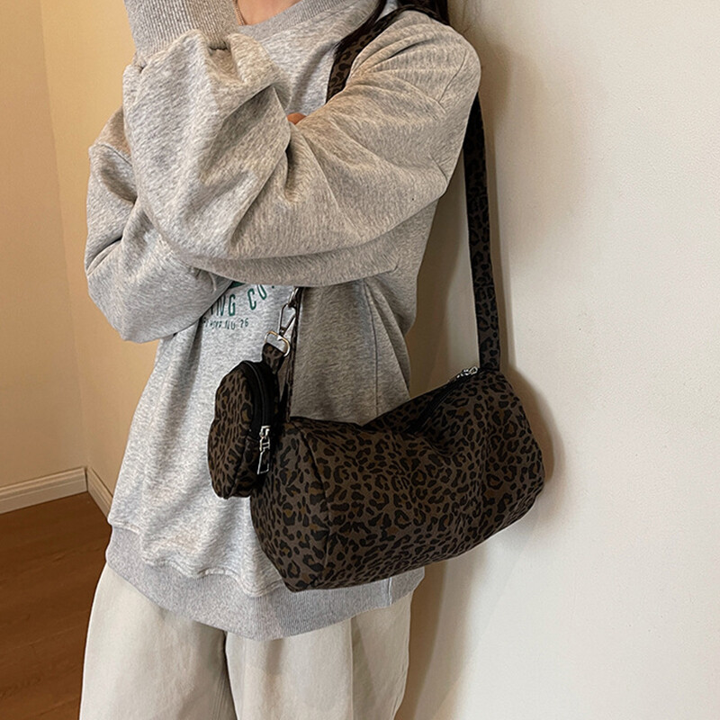 Geantă cu curea de umăr lată Geantă la modă pentru femei, cu un singur umăr, geantă cu pernă cu imprimeu leopard, cu husă pentru bani