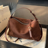 Модна дамска чанта през рамо за 2024 г. Нова зимна реколта от велурена кожа с голям капацитет Чанти през рамо под мишниците Портмоне за чанти