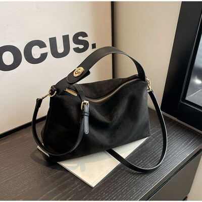 Модна дамска чанта през рамо за 2024 г. Нова зимна реколта от велурена кожа с голям капацитет Чанти през рамо под мишниците Портмоне за чанти