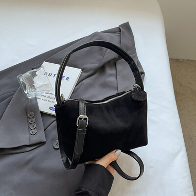 Модна дамска чанта през рамо за 2024 г. Нова зимна реколта от велурена кожа с голям капацитет Чанти през рамо под мишниците Портмоне за чанти