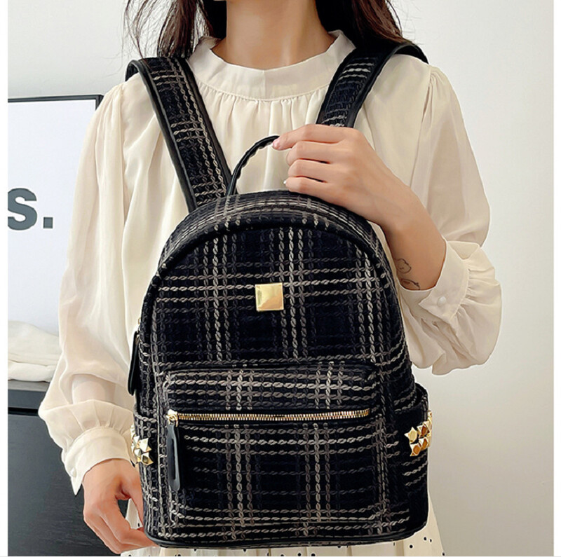 Nove modne korejske najlonske putne naprtnjače velikog kapaciteta Ženske dizajnerske torbe na rame sa zakovicama Totes Školska torba Ležerni ruksak