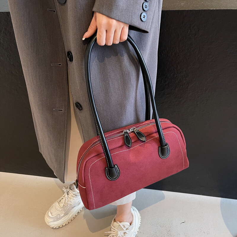 Genți de umăr de culoare burgundă pentru femei din piele intoarsa de capacitate mare naveta bowling geanta Boston 2024 iarna ultimele tendinte genti de mana femei