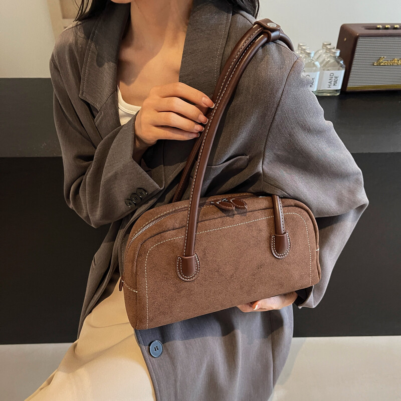 Genți de umăr de culoare burgundă pentru femei din piele intoarsa de capacitate mare naveta bowling geanta Boston 2024 iarna ultimele tendinte genti de mana femei