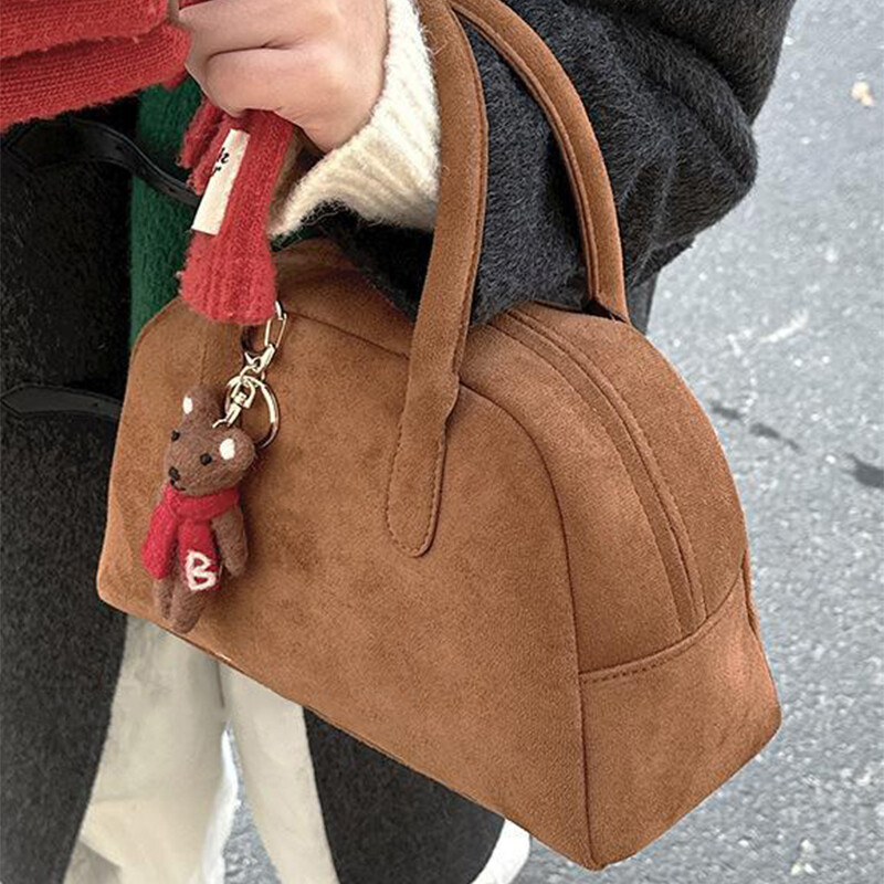 Brūnas zamšādas Boston Bag Sieviešu 2024 Korejas boulinga soma Premium spilvenu soma rokassomiņa Eleganta zamšādas soma daudzpusīga un praktiska