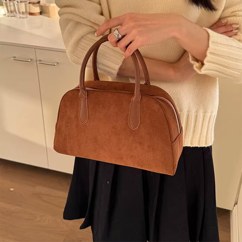 Brūnas zamšādas Boston Bag Sieviešu 2024 Korejas boulinga soma Premium spilvenu soma rokassomiņa Eleganta zamšādas soma daudzpusīga un praktiska