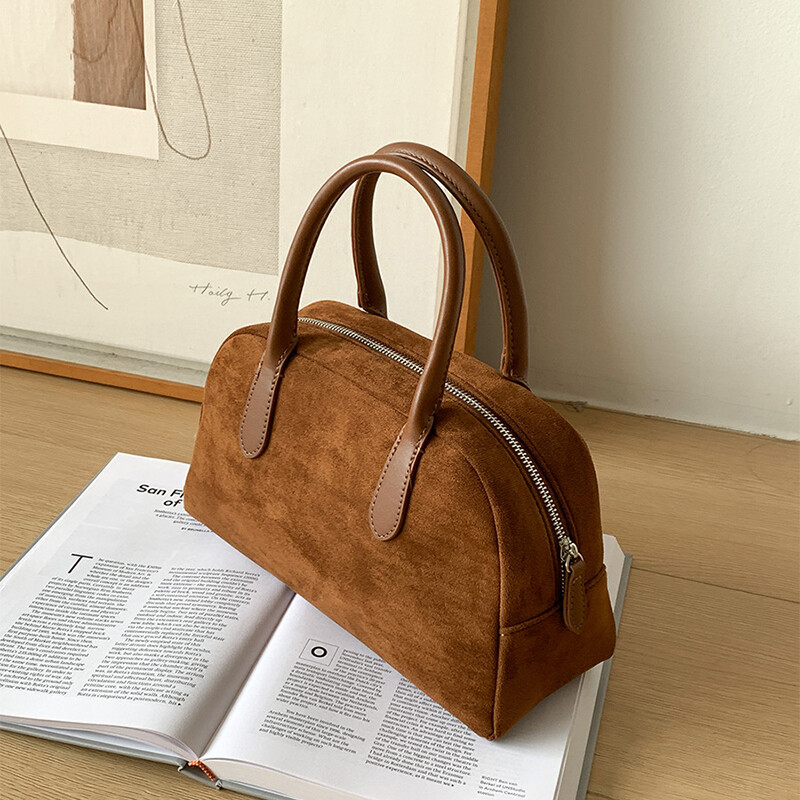 Brūnas zamšādas Boston Bag Sieviešu 2024 Korejas boulinga soma Premium spilvenu soma rokassomiņa Eleganta zamšādas soma daudzpusīga un praktiska
