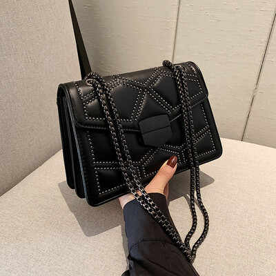 Yogodlns Vintage Rivet Chain Mazas plecu somas Sievietēm Flap Messenger Bag Fashion Small Square Bag Designer rokassomiņa Bolsa