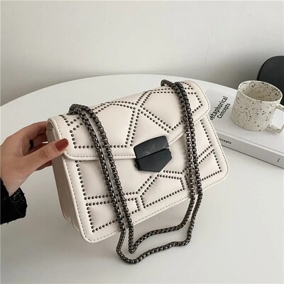 Yogodlns Vintage Rivet Chain Mazas plecu somas Sievietēm Flap Messenger Bag Fashion Small Square Bag Designer rokassomiņa Bolsa
