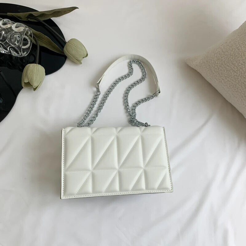 Mala četvrtasta torba s lančićem ispod pazuha, elegantna torba za jedno rame preko ramena