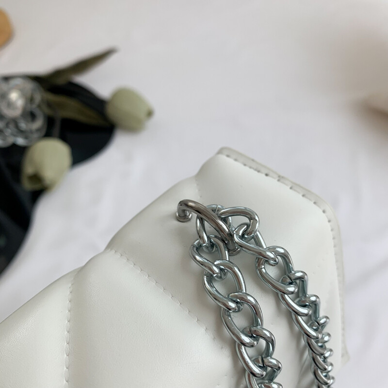 Mala četvrtasta torba s lančićem ispod pazuha, elegantna torba za jedno rame preko ramena