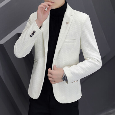 Noul stil promovează în principal hainele groase de toamnă și iarnă pentru bărbați, stil de costum cald, versiune coreeană, subțire, de ultimă generație