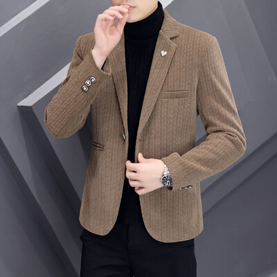 Noul stil promovează în principal hainele groase de toamnă și iarnă pentru bărbați, stil de costum cald, versiune coreeană, subțire, de ultimă generație