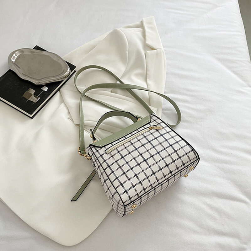 Geantă de umăr cu clapă la modă pentru femei Geantă de mână din piele PU Geantă simplă de designer în carouri Poșetă mică și genți de mână