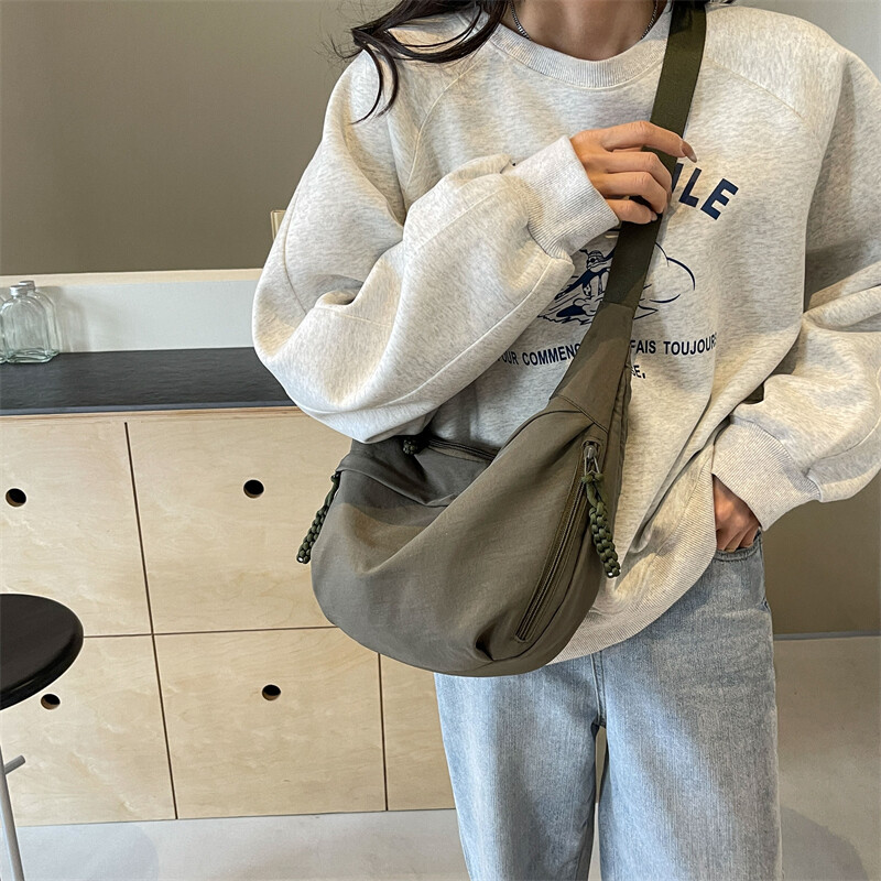 Ženske ležerne torbe preko ramena Najlonska tkanina s više džepova Torba za skitnice velikog kapaciteta Ljeto 2024 Najnovija modna kurirska torba