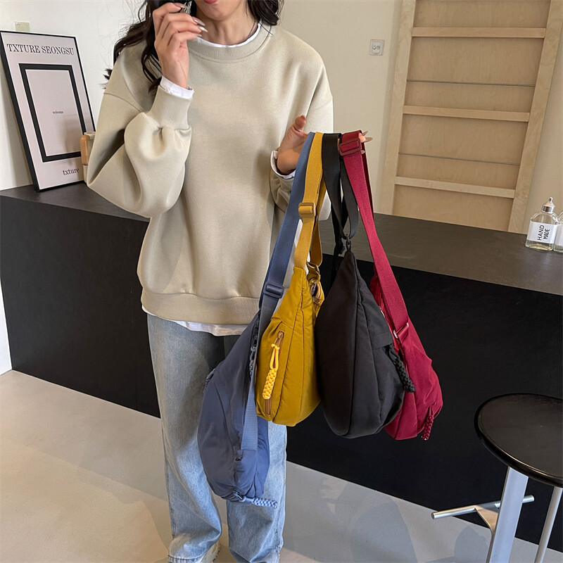 Ženske ležerne torbe preko ramena Najlonska tkanina s više džepova Torba za skitnice velikog kapaciteta Ljeto 2024 Najnovija modna kurirska torba