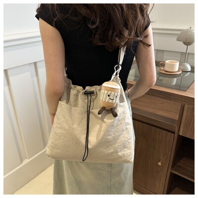 Geantă de umăr cu șnur de modă 2024, ocazional de călătorie, geantă de tote din nailon, de capacitate mare, geantă de tip găleată pentru femei.