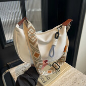 2025. gada jauna modes krustojuma soma, vienkārša, plata plecu siksnas dizaina viena plecu soma oriģinālā stila pārvietošanās klimpu sieviešu soma